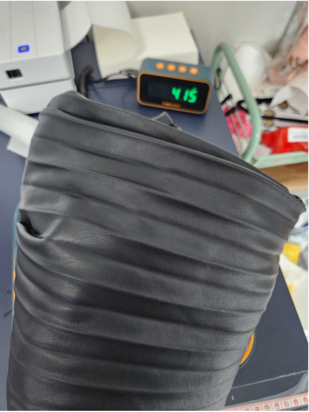 🆕 Faux Leather Pleated 7 For All Man Kind Midi Skirt Sz M Dark Academia Baddie - Picture 10 of 10